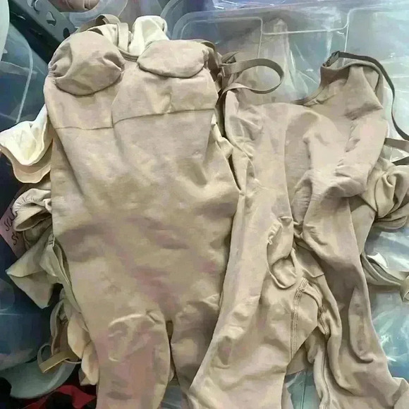 SKIMS- NWOB Sculpting Seamless Mid Thigh Bodysuit Color- Sienna - Picture 8 of 8